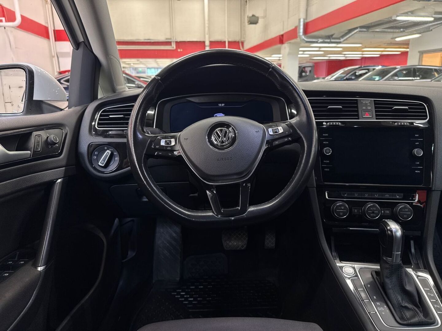 VOLKSWAGEN Golf 2018