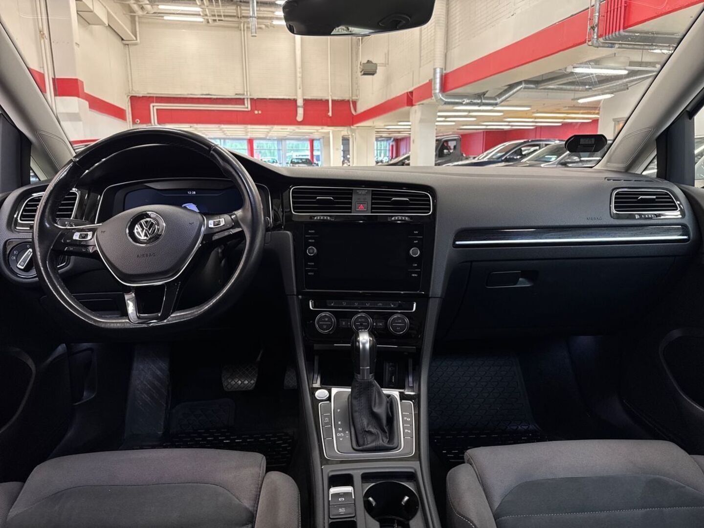 VOLKSWAGEN Golf 2018