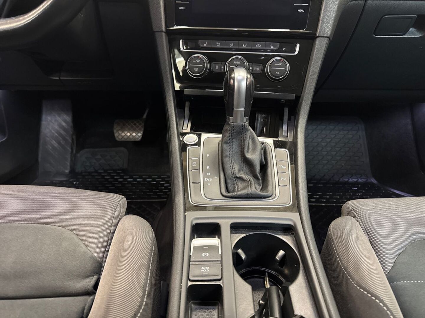 VOLKSWAGEN Golf 2018