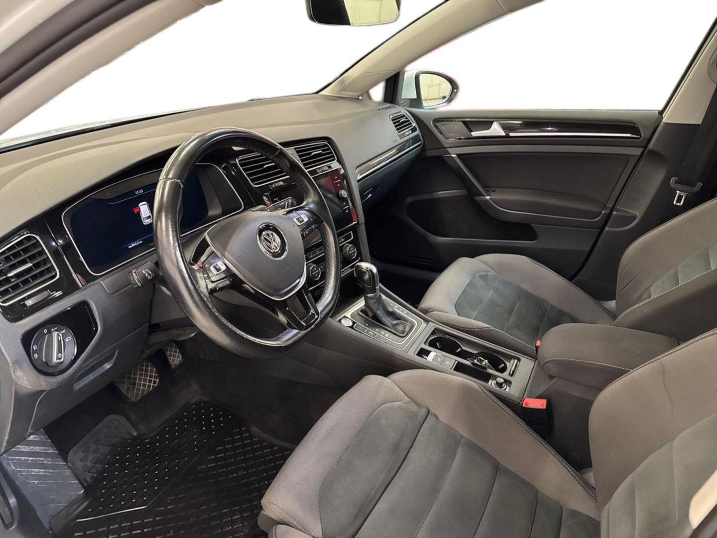 VOLKSWAGEN Golf 2018