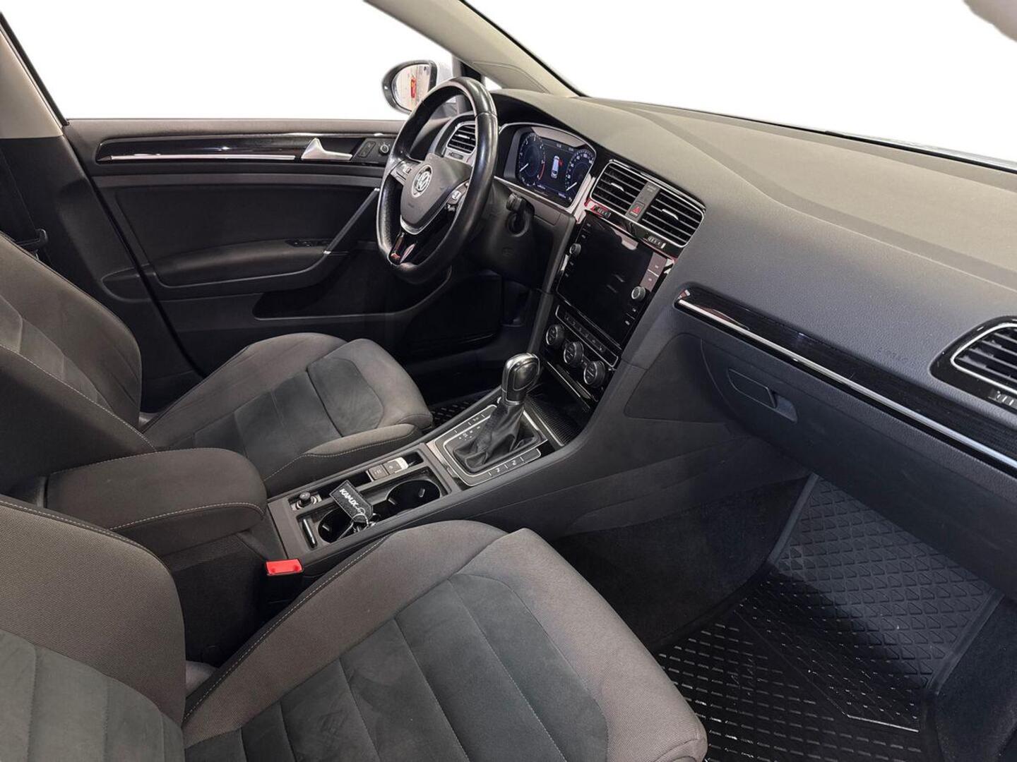 VOLKSWAGEN Golf 2018