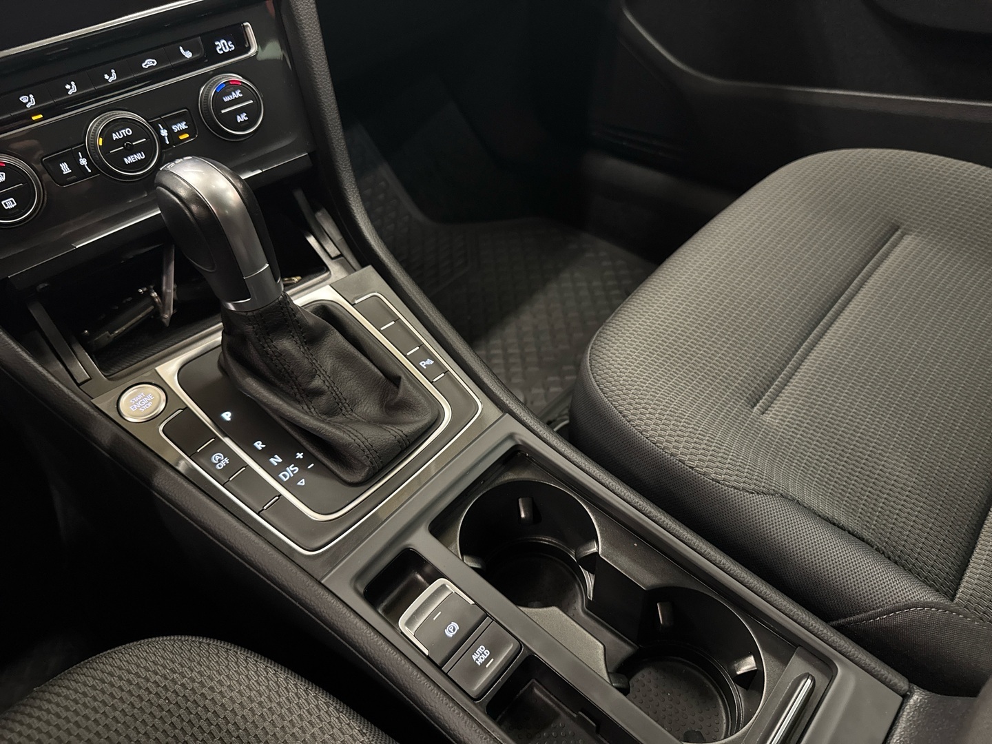 VOLKSWAGEN Golf 2018