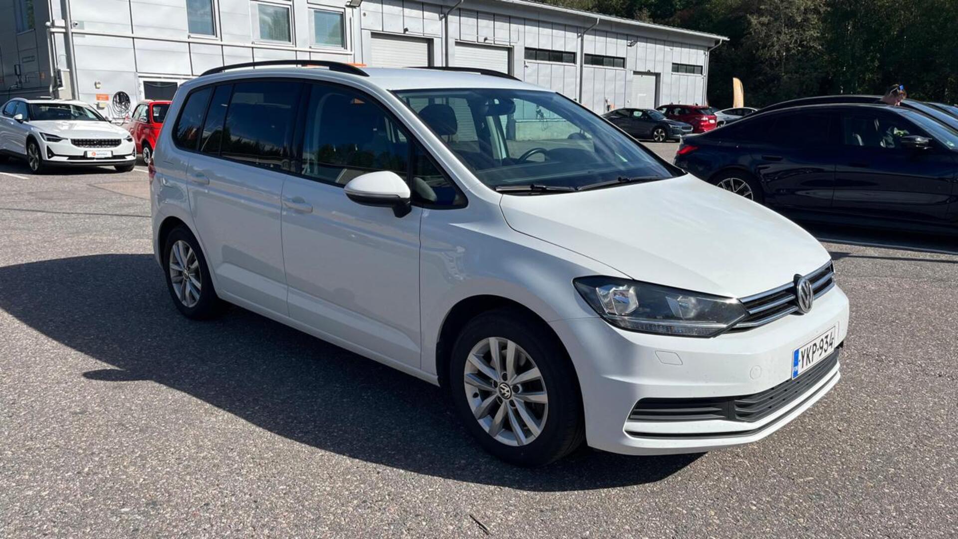 VOLKSWAGEN Touran 2015