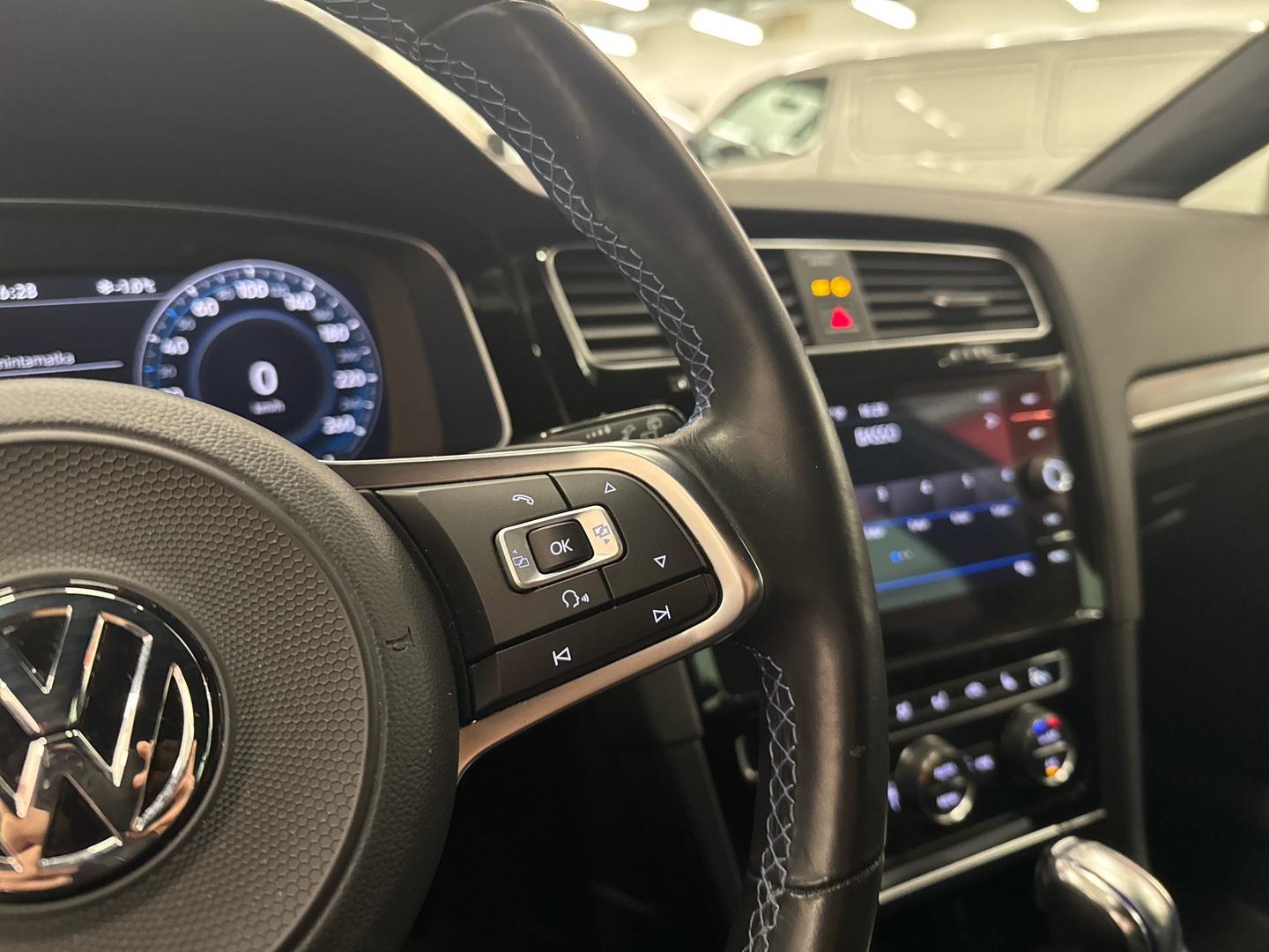 VOLKSWAGEN Golf 2018