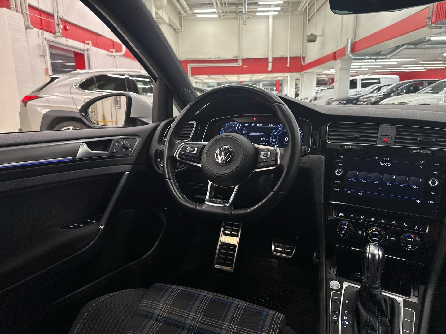 VOLKSWAGEN Golf 2018