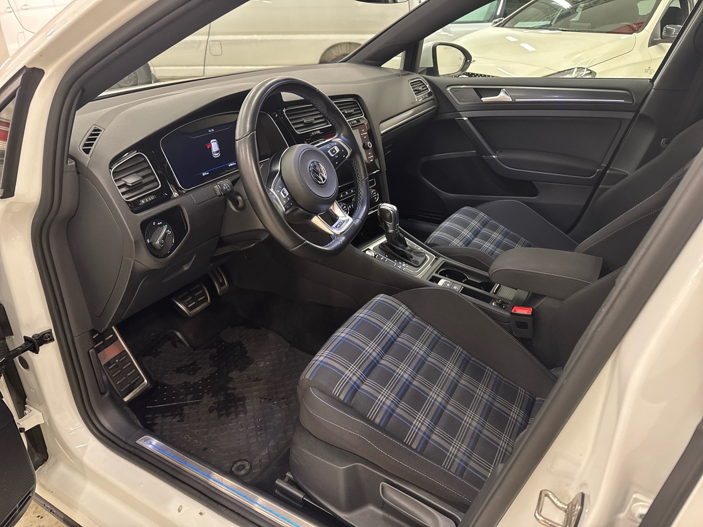 VOLKSWAGEN Golf 2018