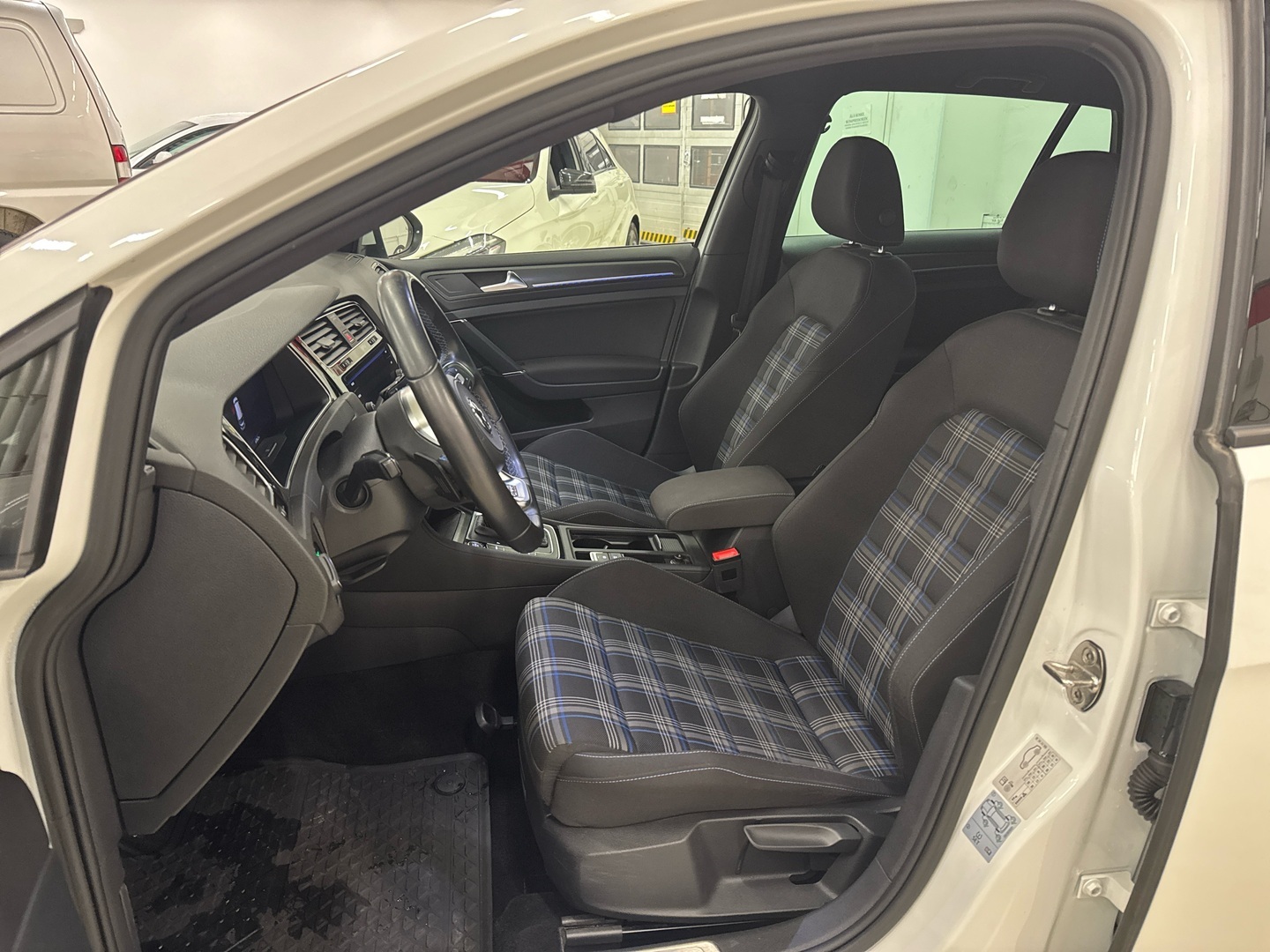 VOLKSWAGEN Golf 2018