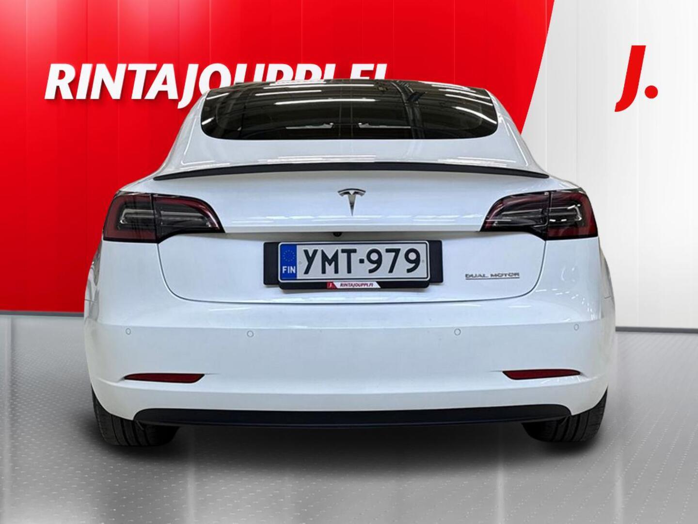 TESLA Model 3 2022
