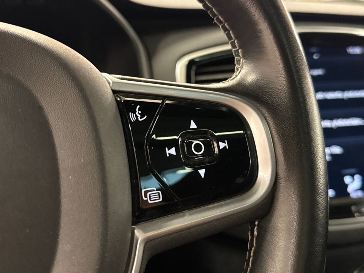 VOLVO XC90 22