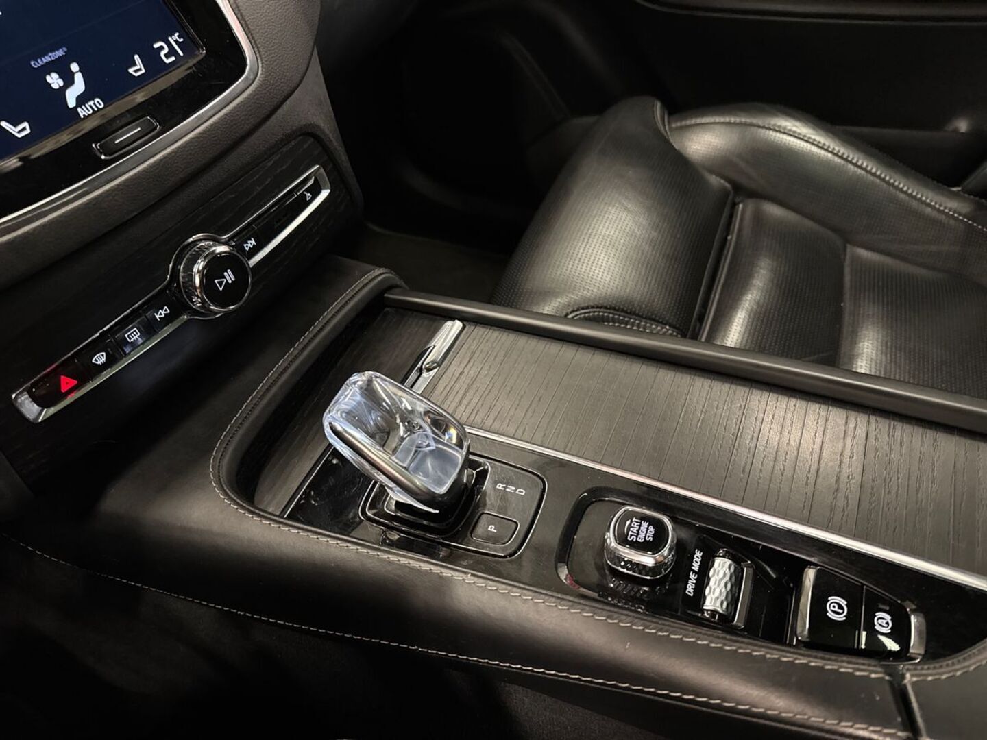 VOLVO XC90 27
