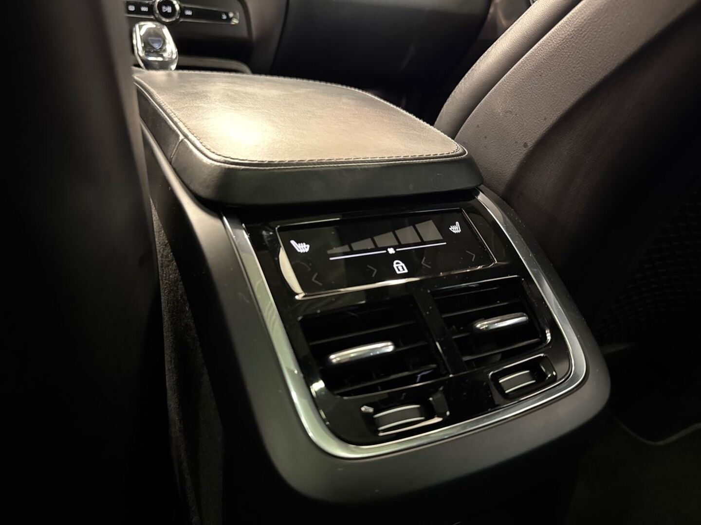 VOLVO XC90 30