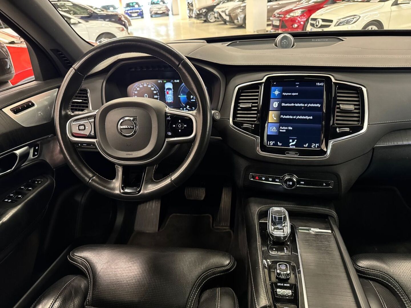 VOLVO XC90 31
