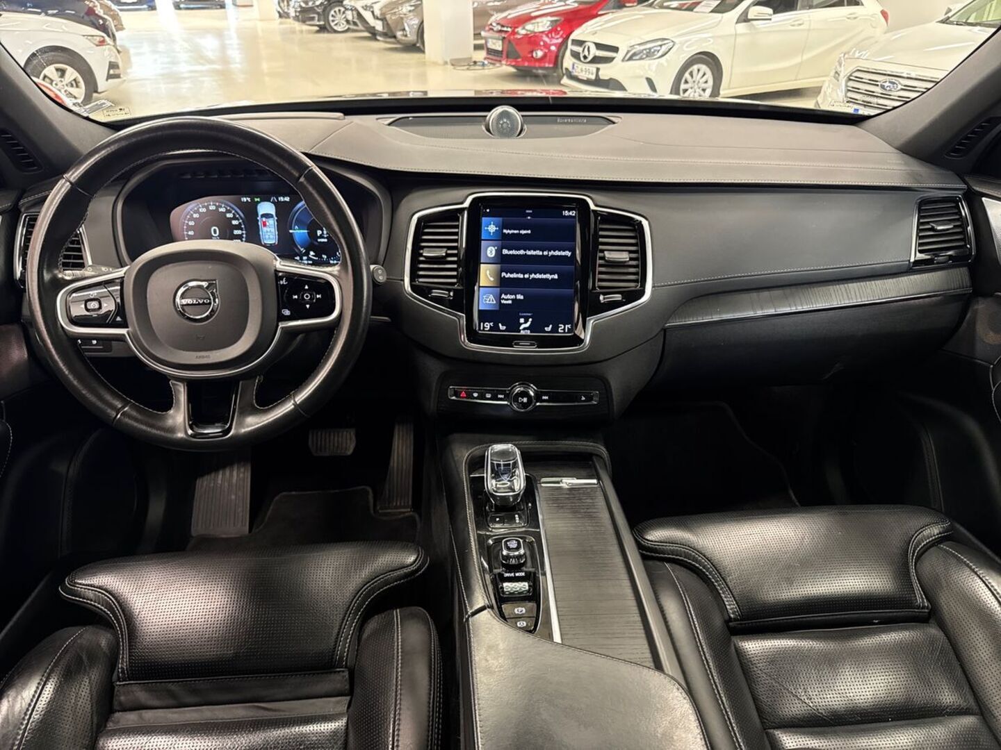 VOLVO XC90 32