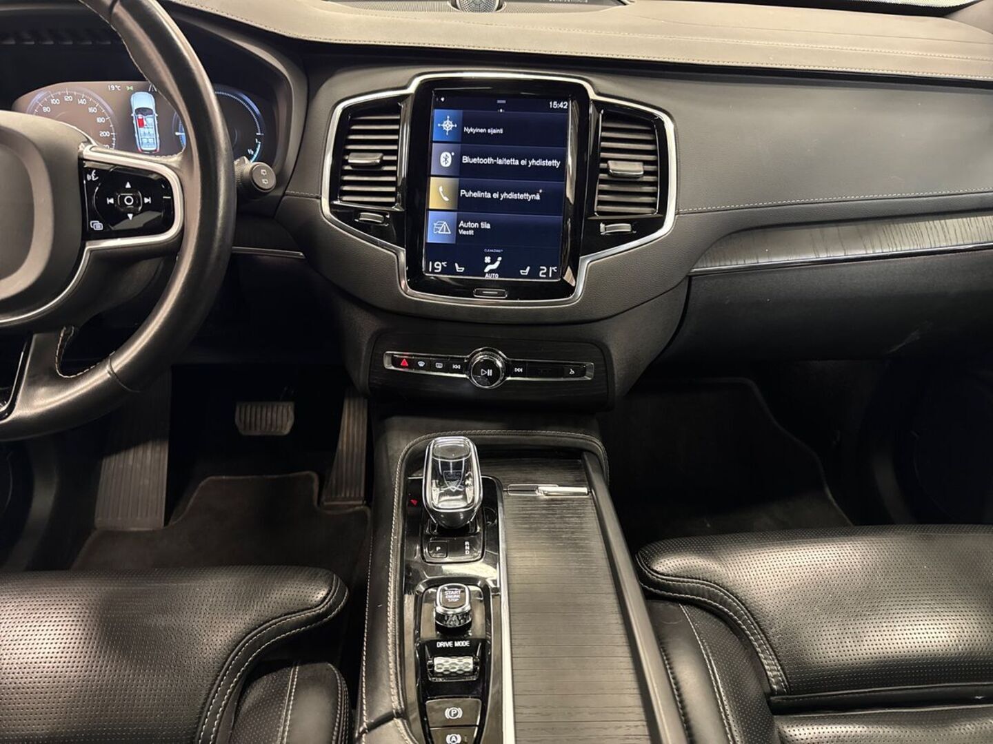 VOLVO XC90 33