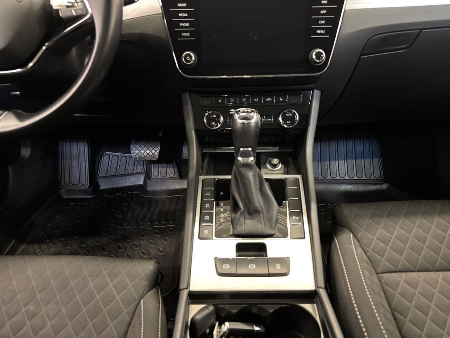 SKODA Superb 30