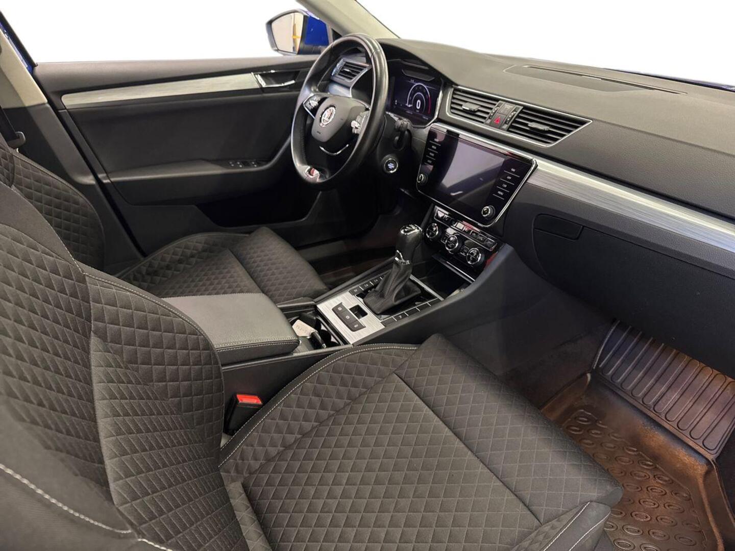 SKODA Superb 9