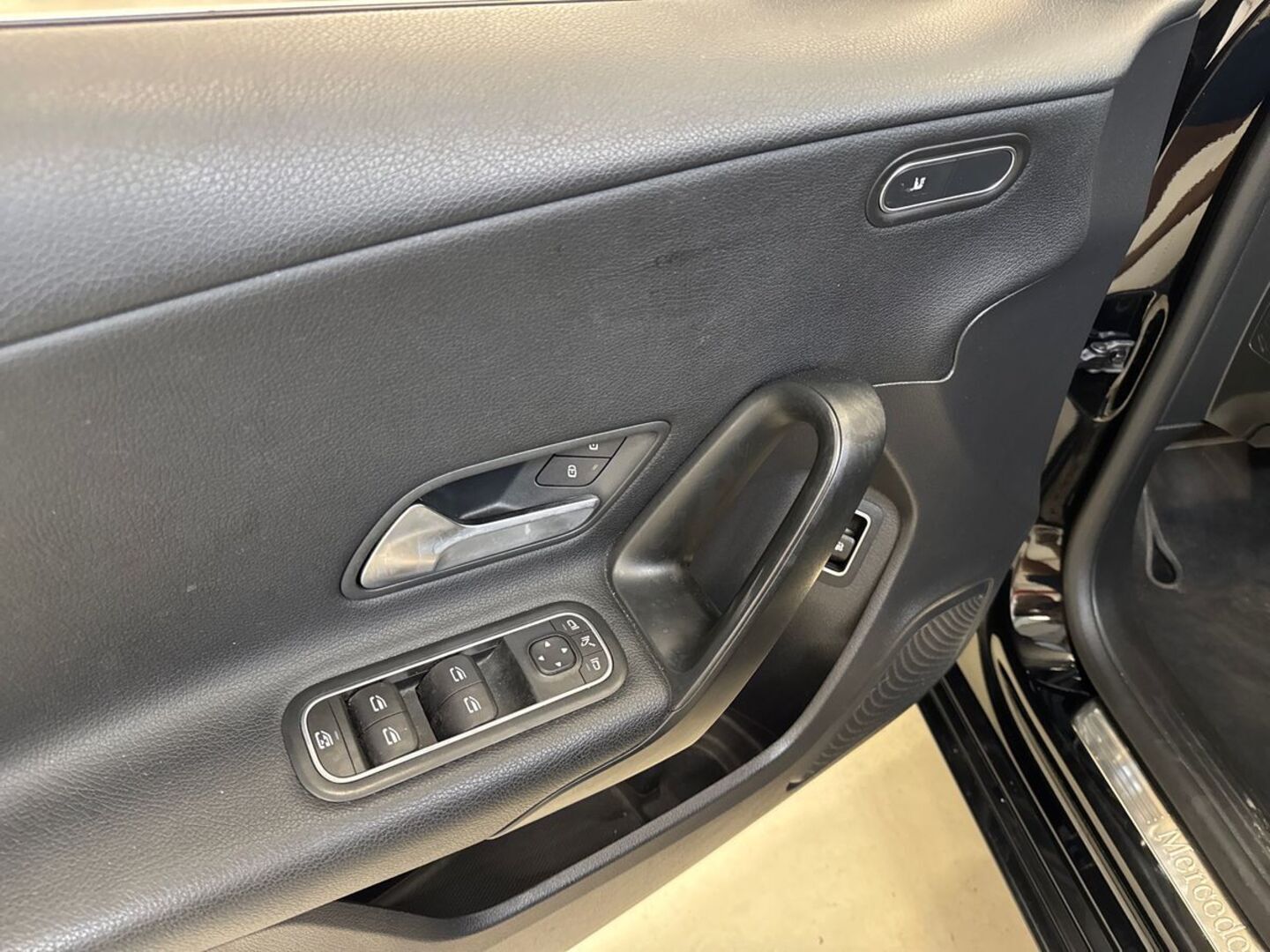 MERCEDES-BENZ A 2021