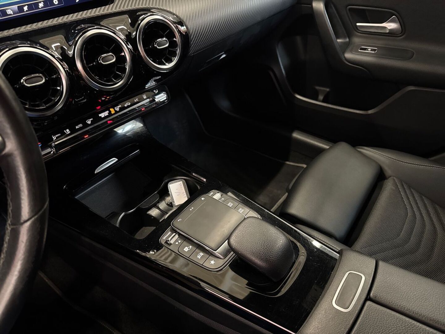 MERCEDES-BENZ A 2021