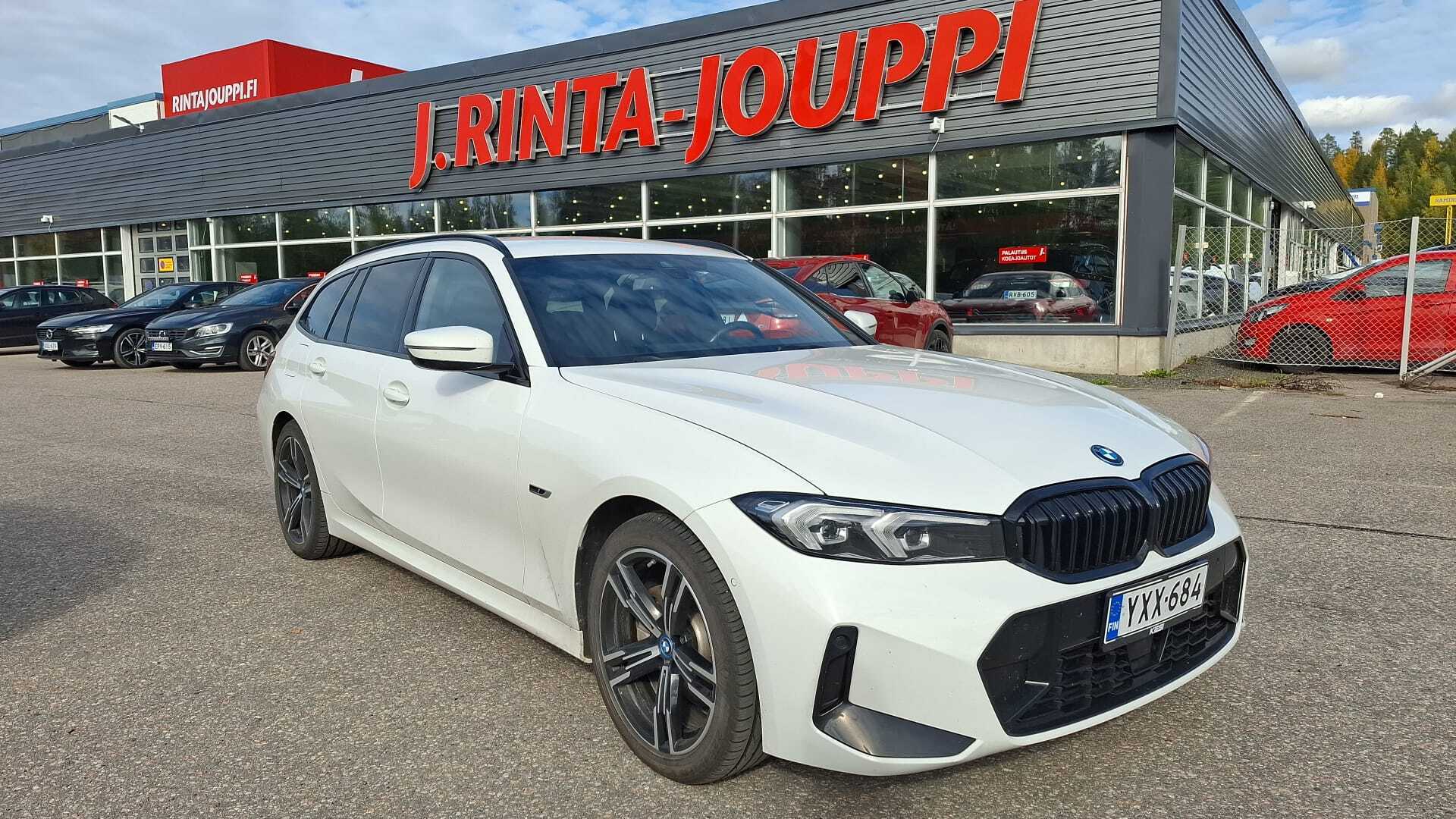 BMW 330 2023