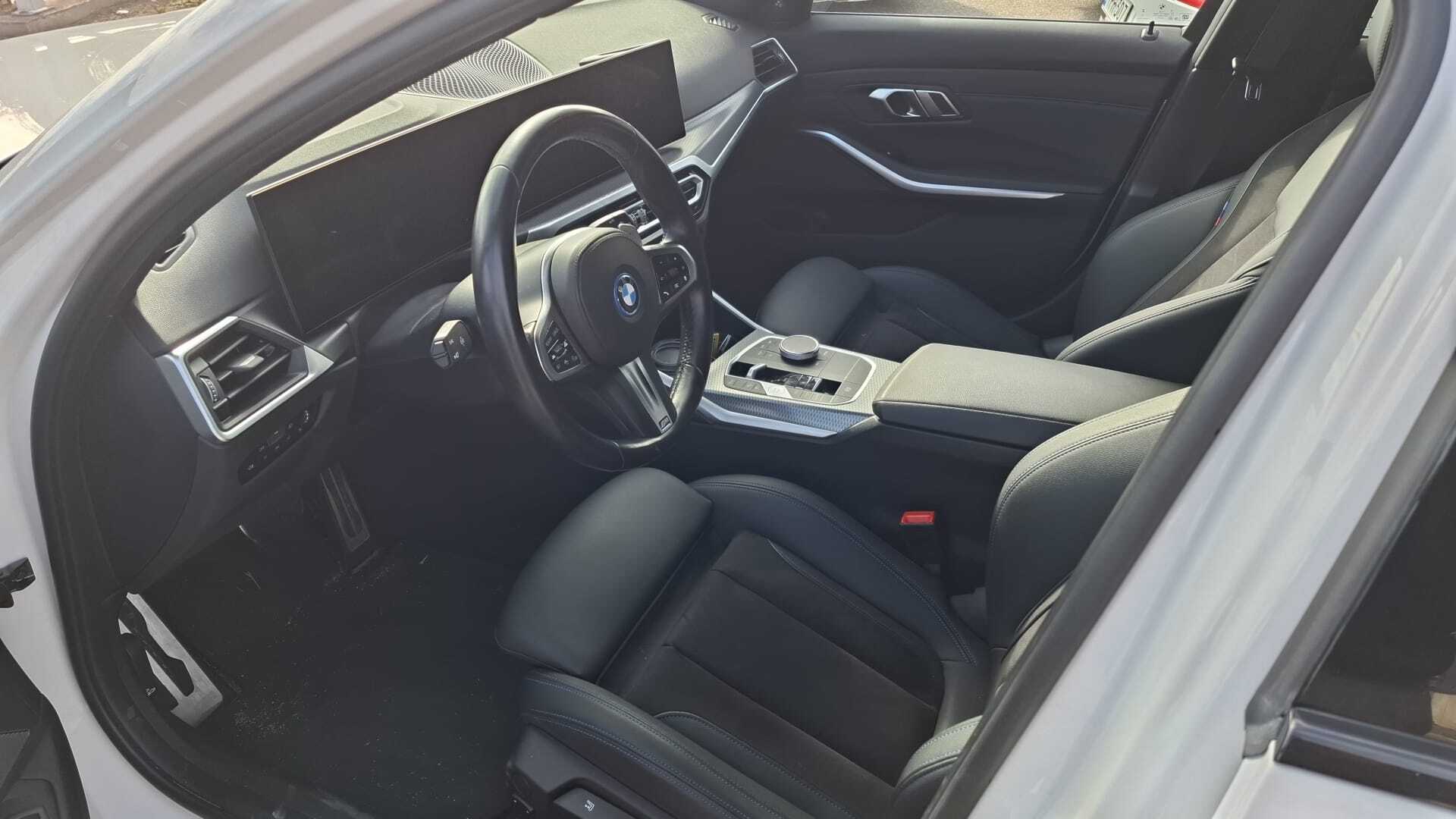 BMW 330 2023