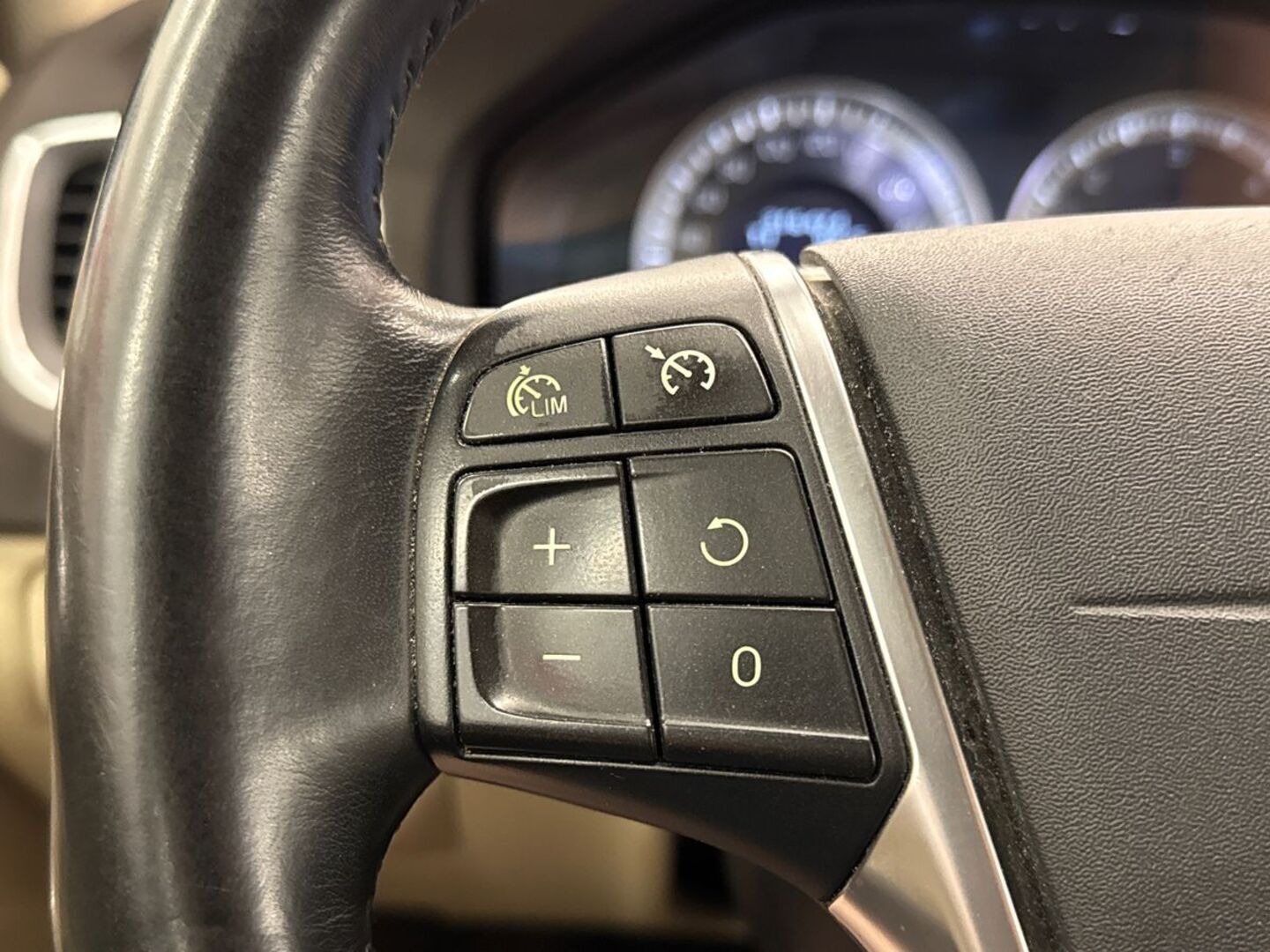 VOLVO V60 2012