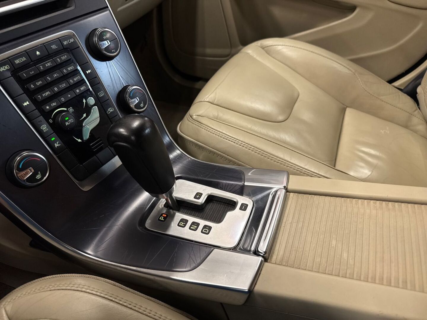 VOLVO V60 2012