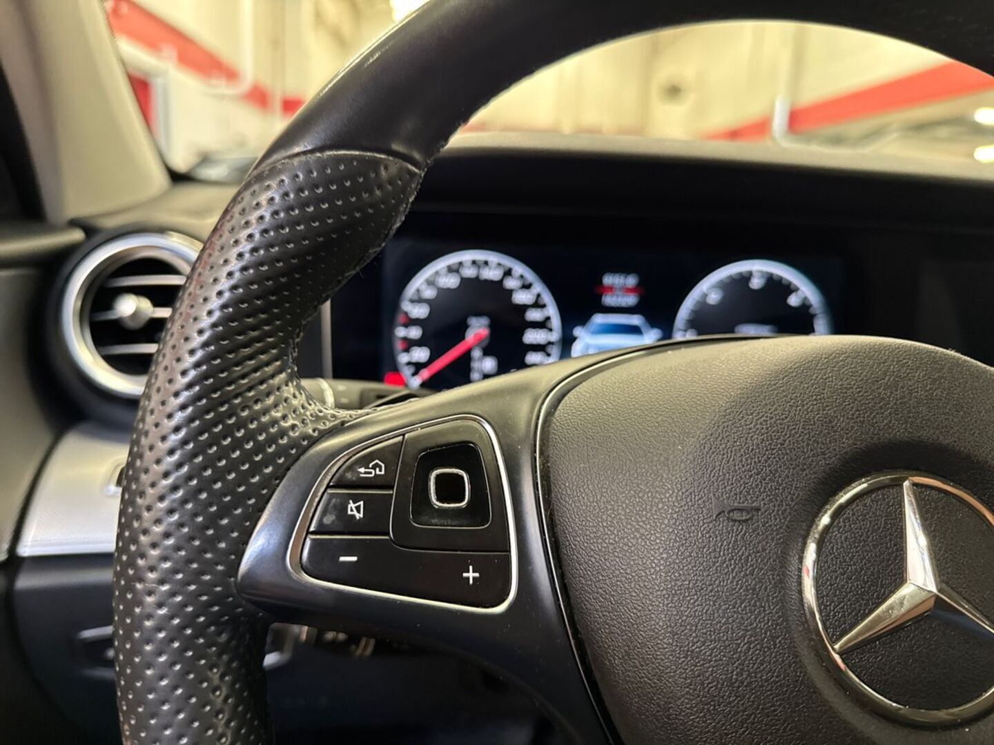 MERCEDES-BENZ E 2016