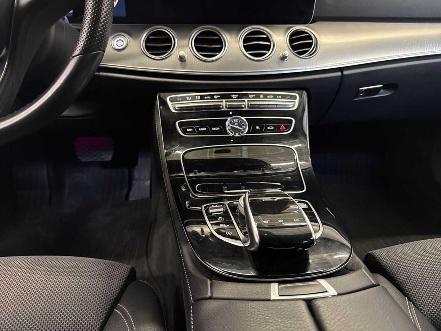 MERCEDES-BENZ E 2016