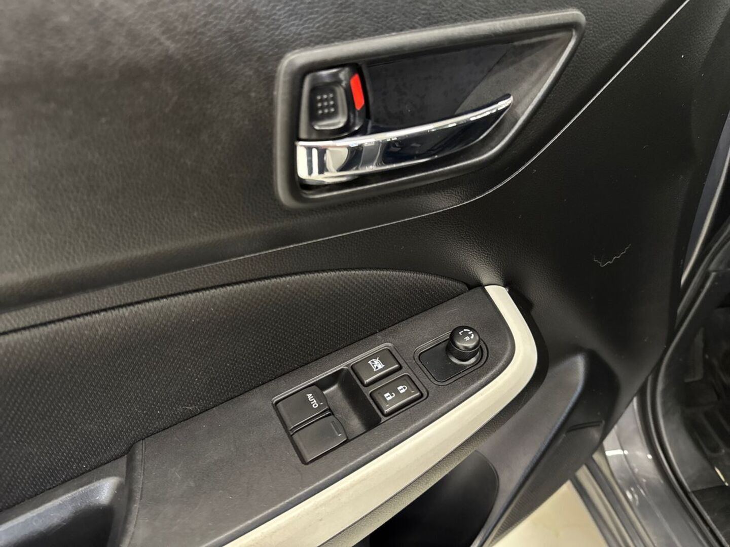 SUZUKI Swift 12