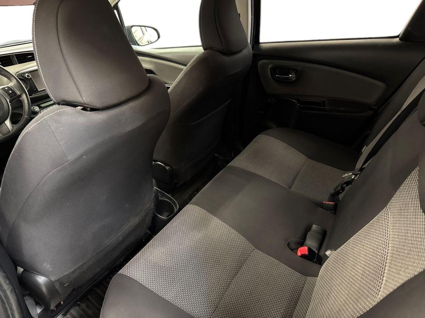 TOYOTA Yaris 2015
