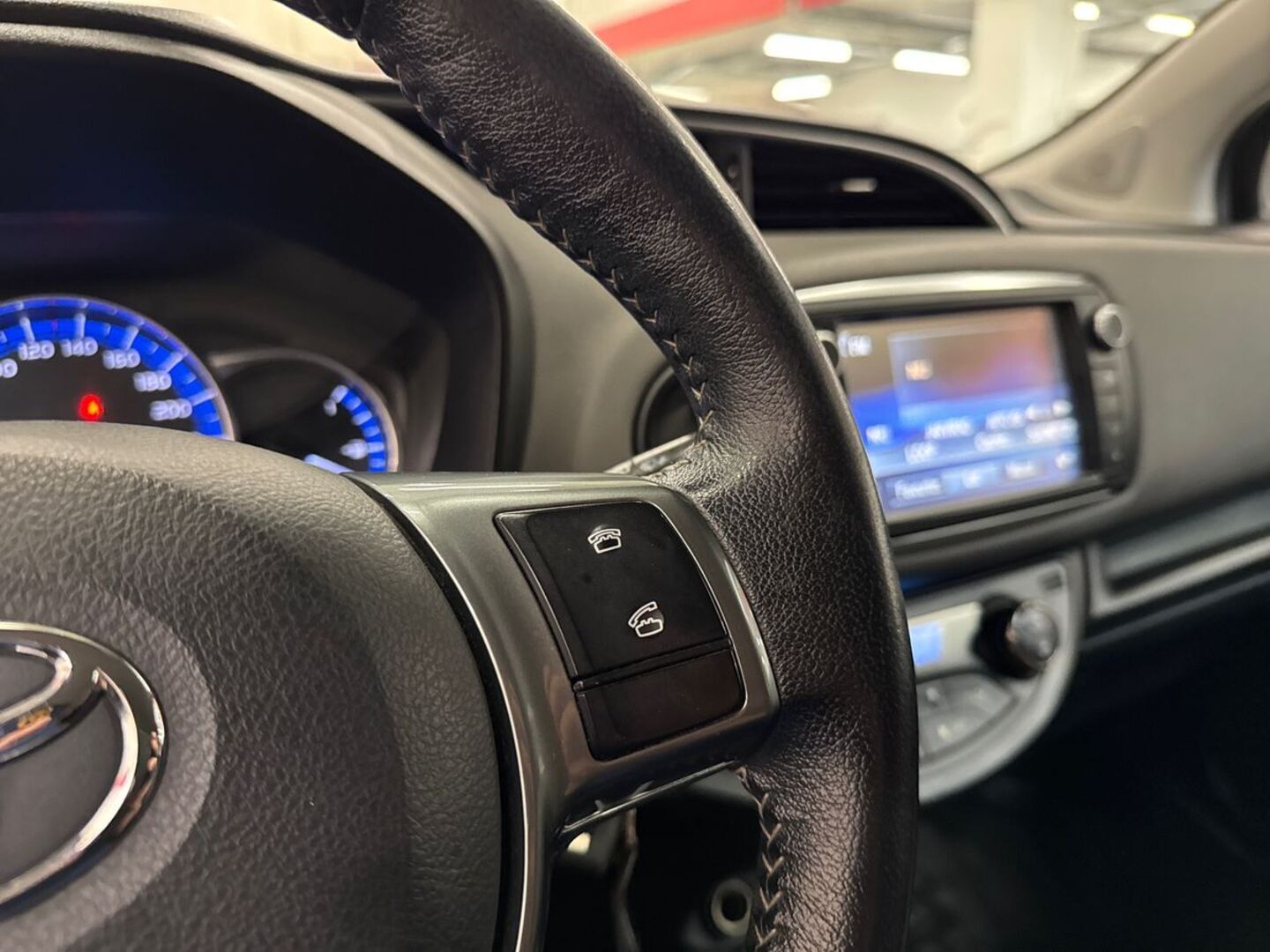 TOYOTA Yaris 2015
