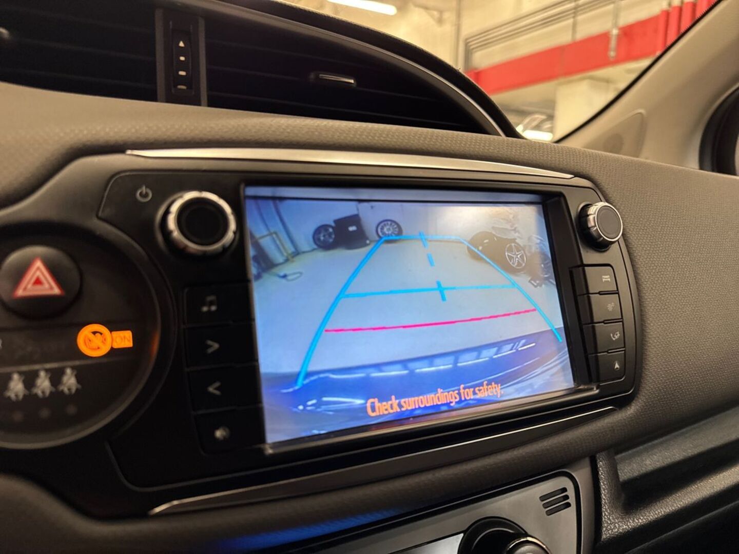 TOYOTA Yaris 2015