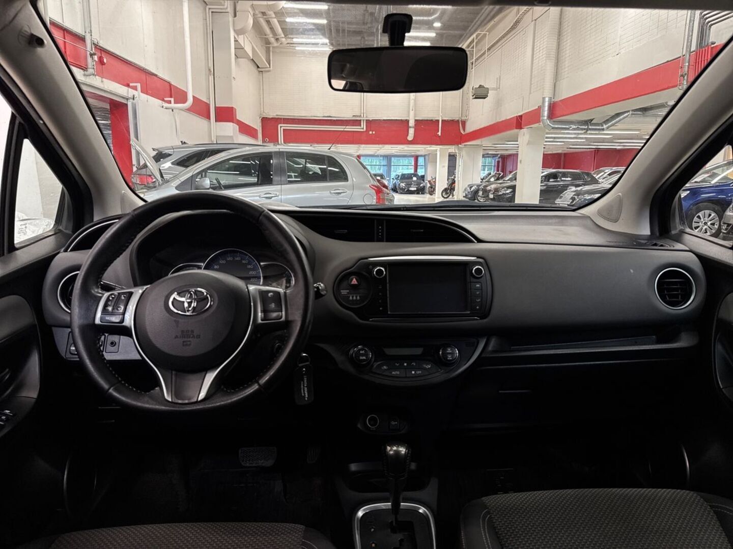 TOYOTA Yaris 2015