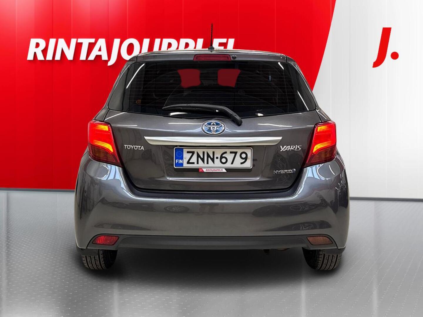 TOYOTA Yaris 2015