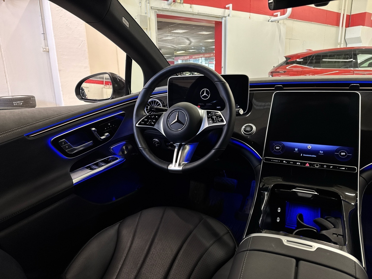MERCEDES-BENZ EQE 2024
