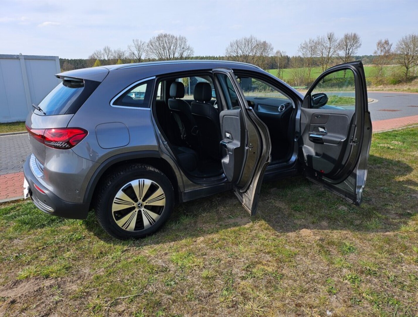MERCEDES-BENZ EQA 2022