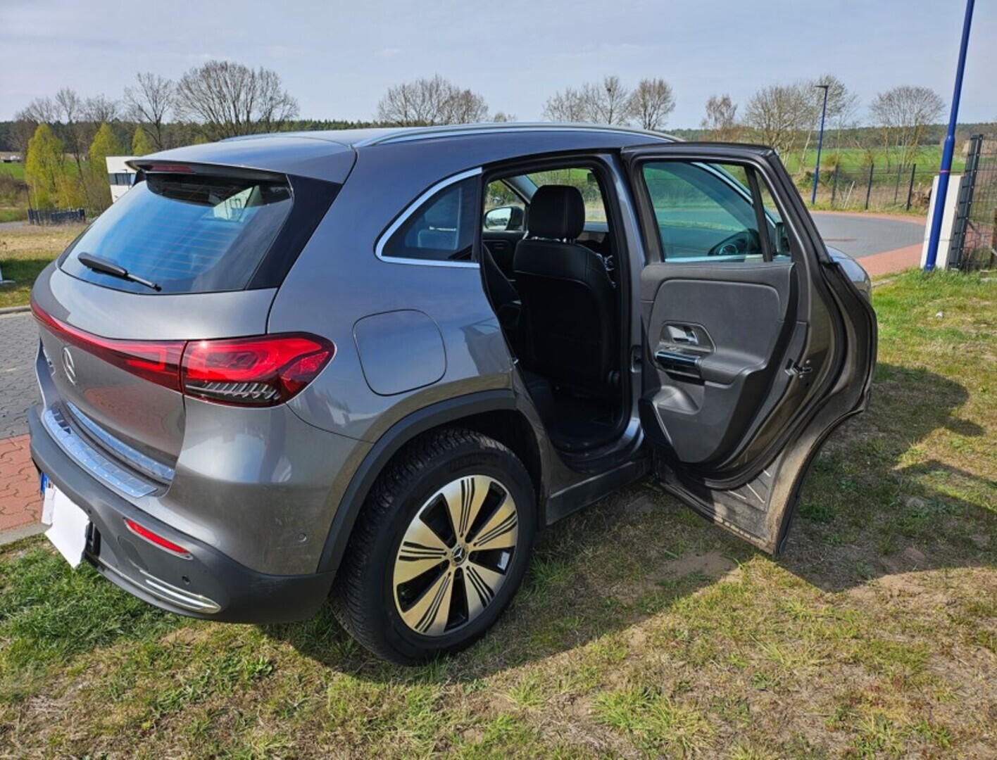MERCEDES-BENZ EQA 2022