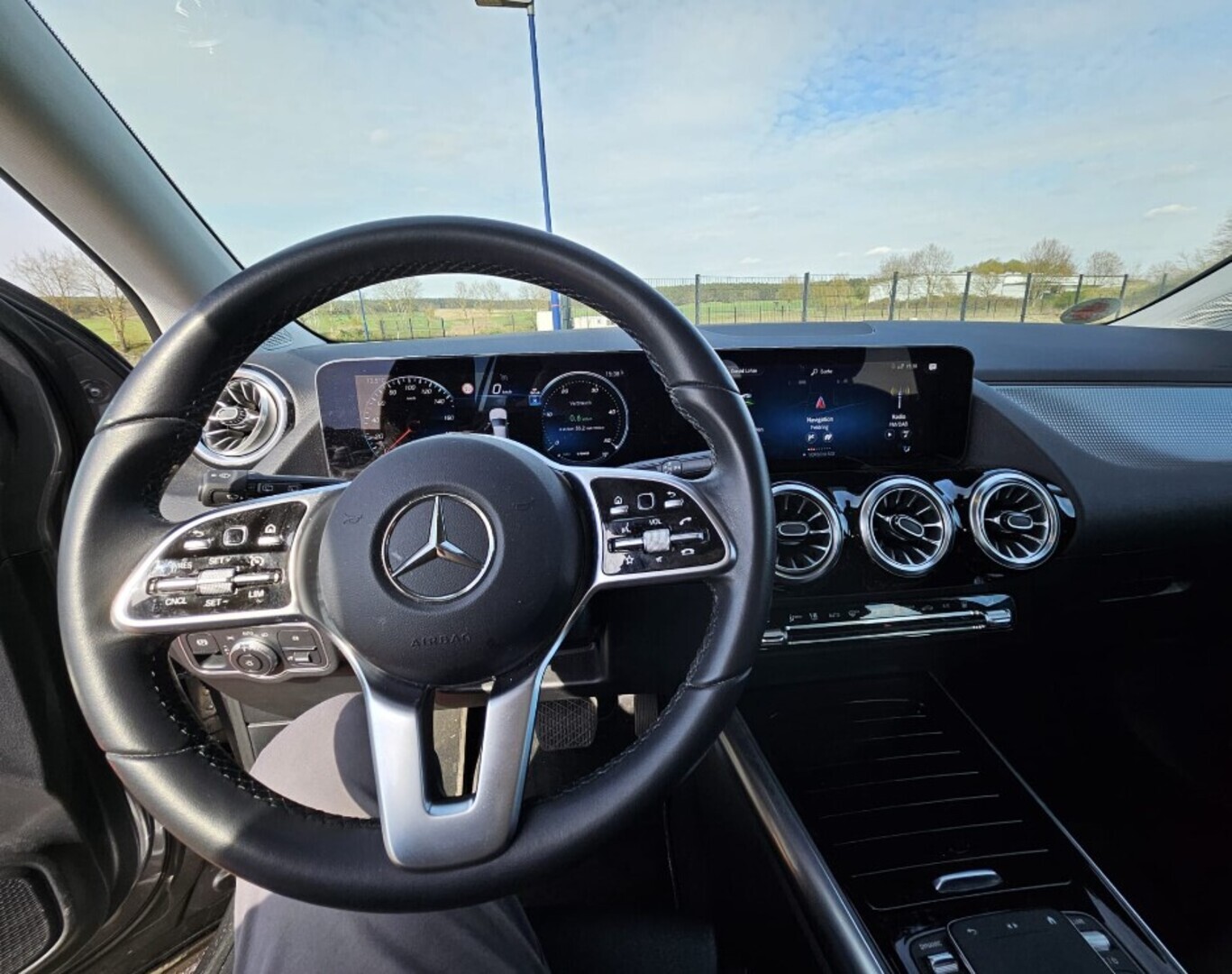 MERCEDES-BENZ EQA 2022