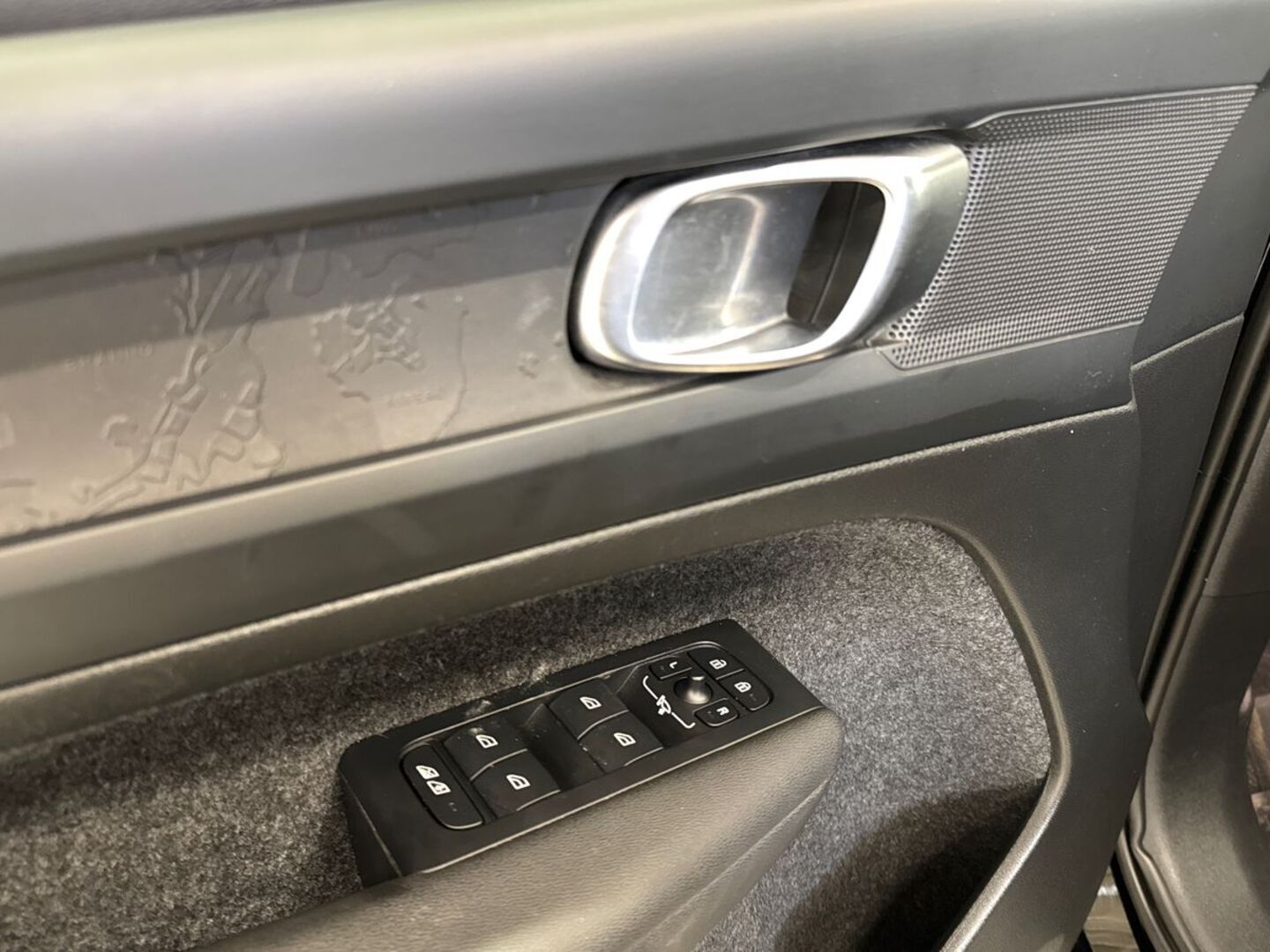 VOLVO XC40 2023