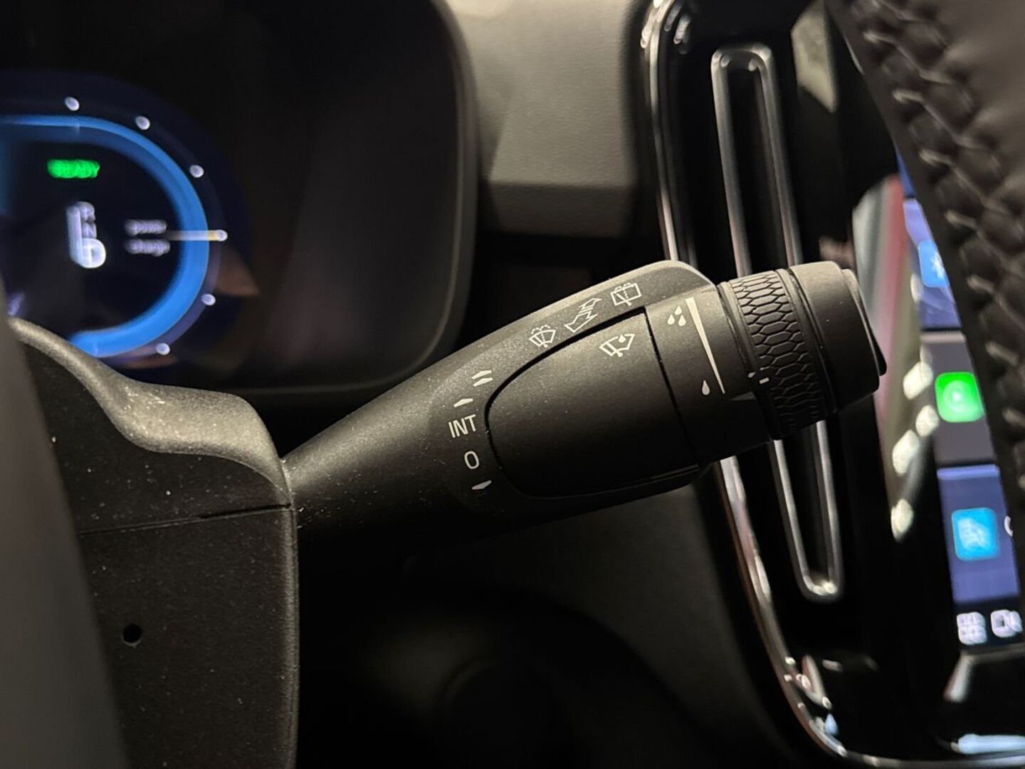 VOLVO XC40 2023