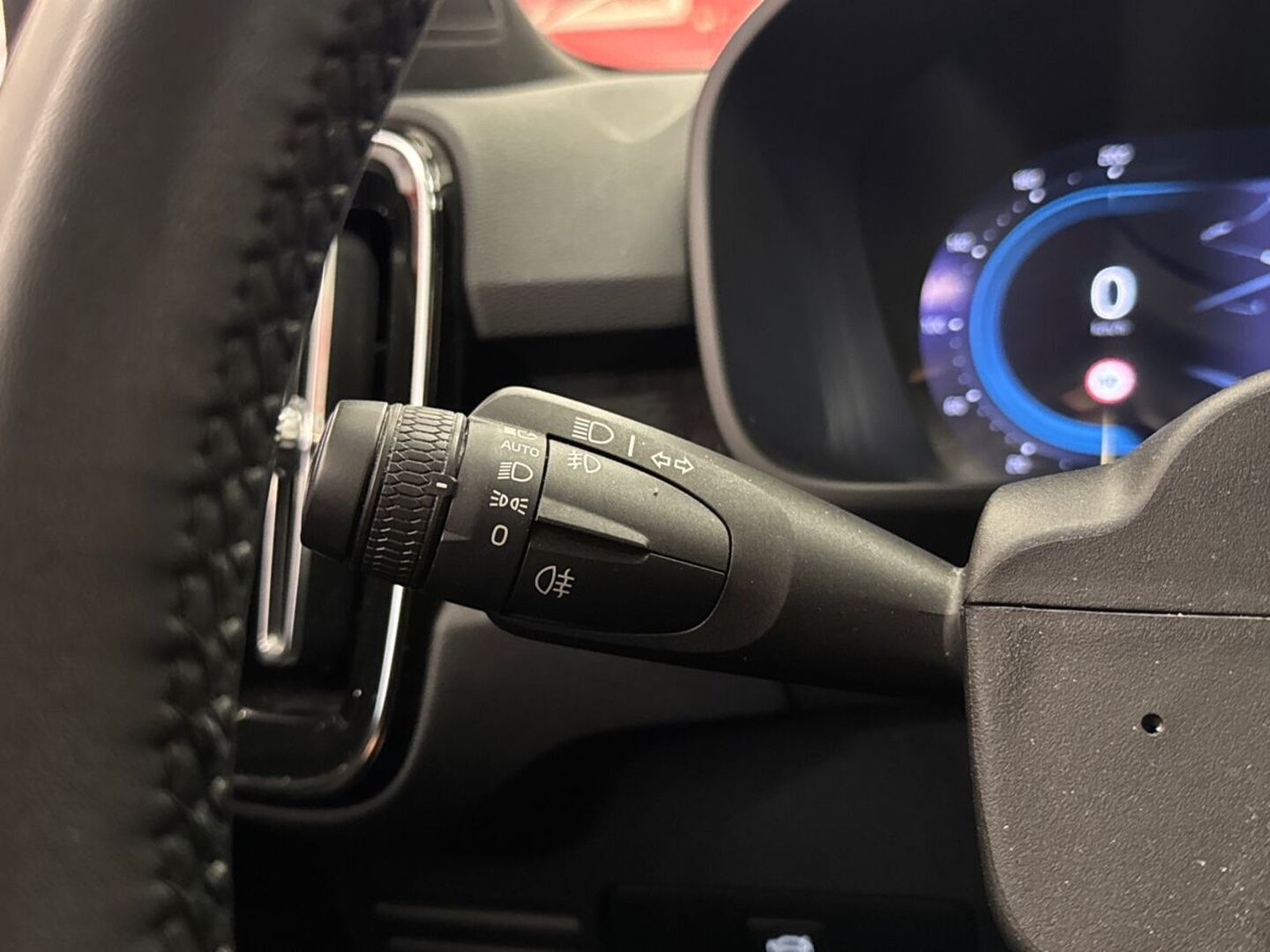 VOLVO XC40 2023