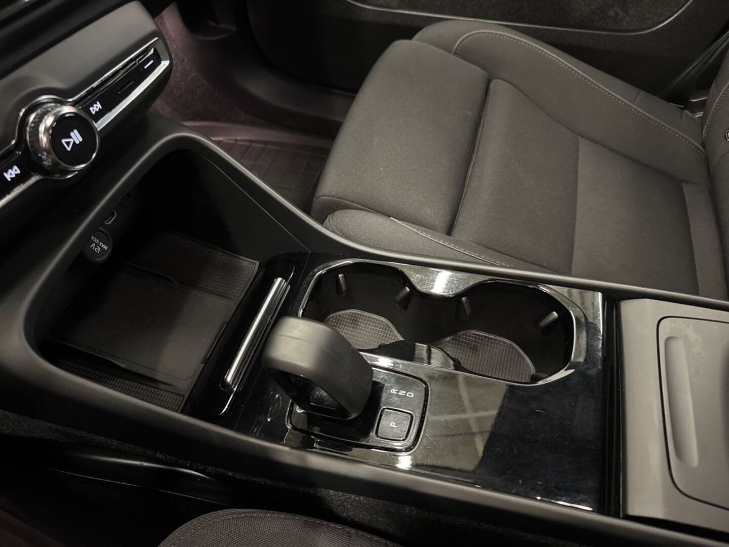 VOLVO XC40 2023