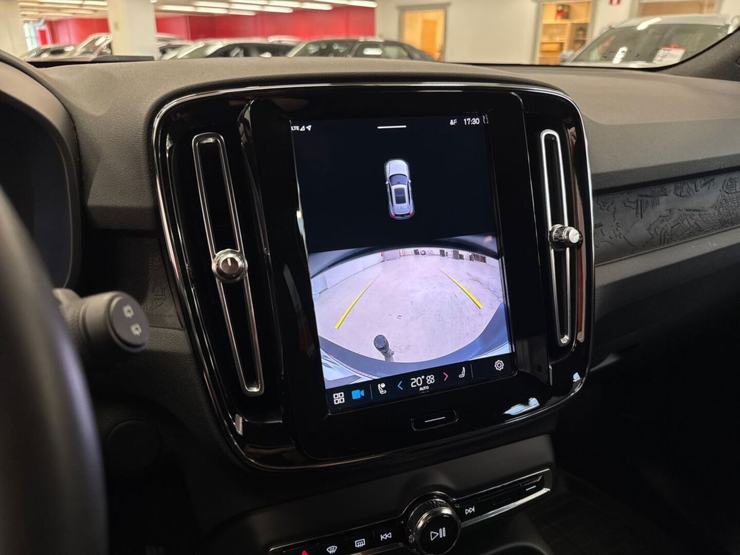 VOLVO XC40 2023