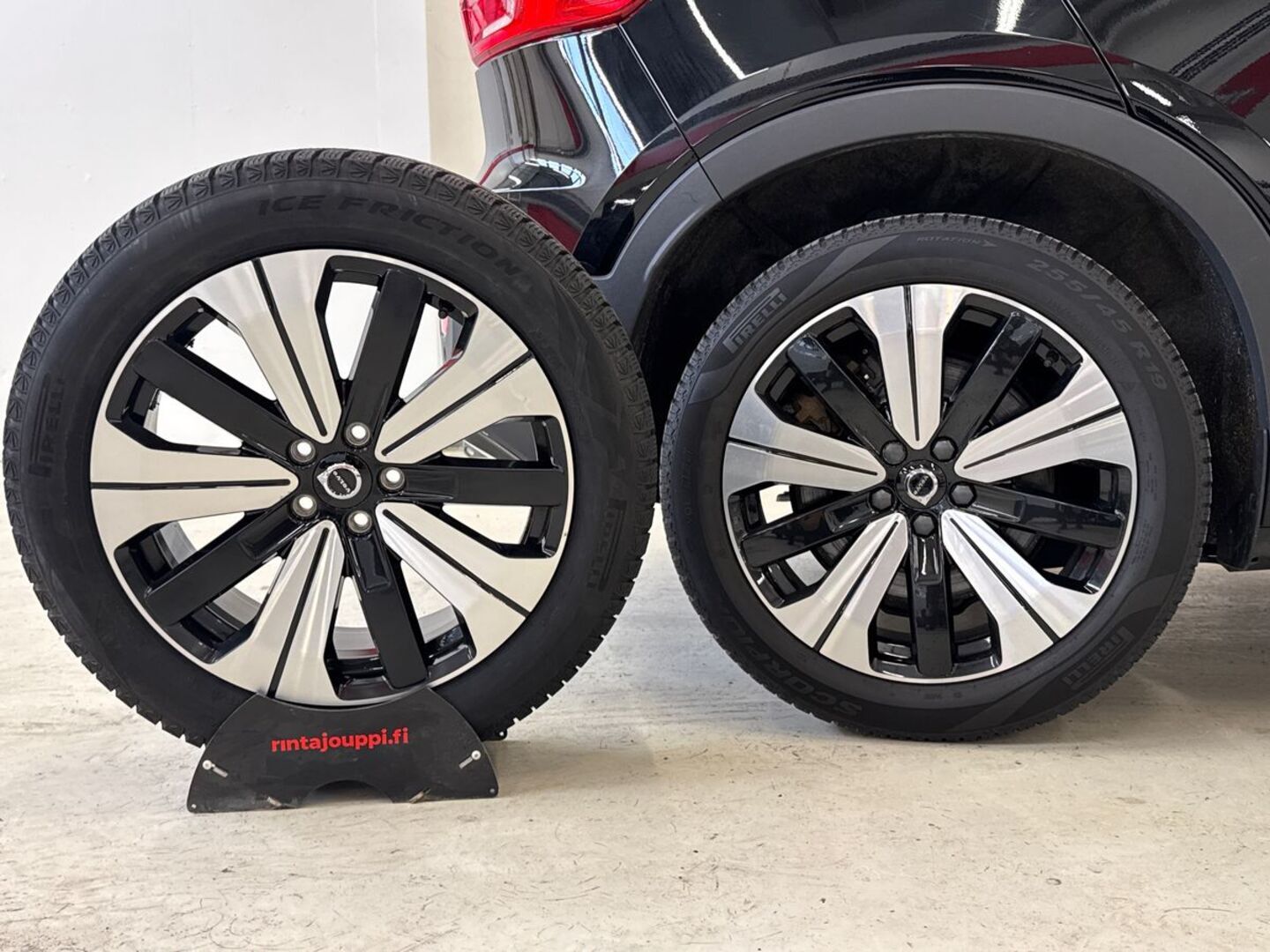 VOLVO XC40 2023