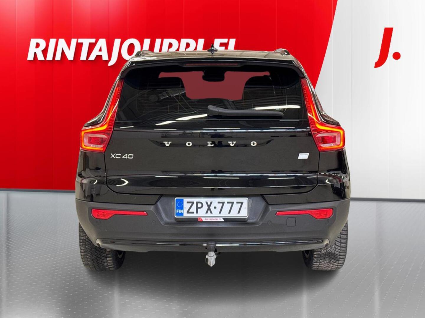 VOLVO XC40 2023