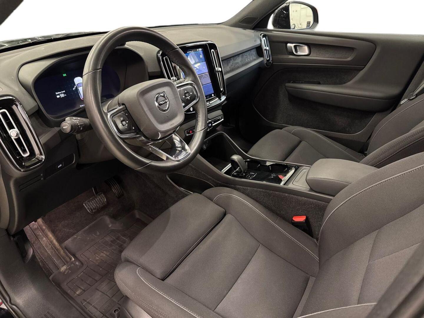 VOLVO XC40 2023