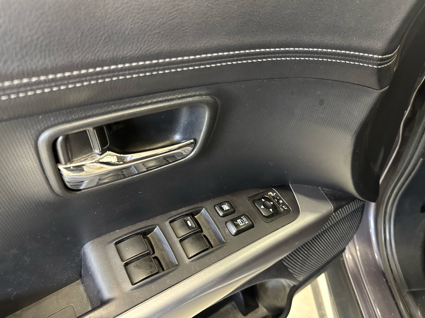 MITSUBISHI Outlander 2012