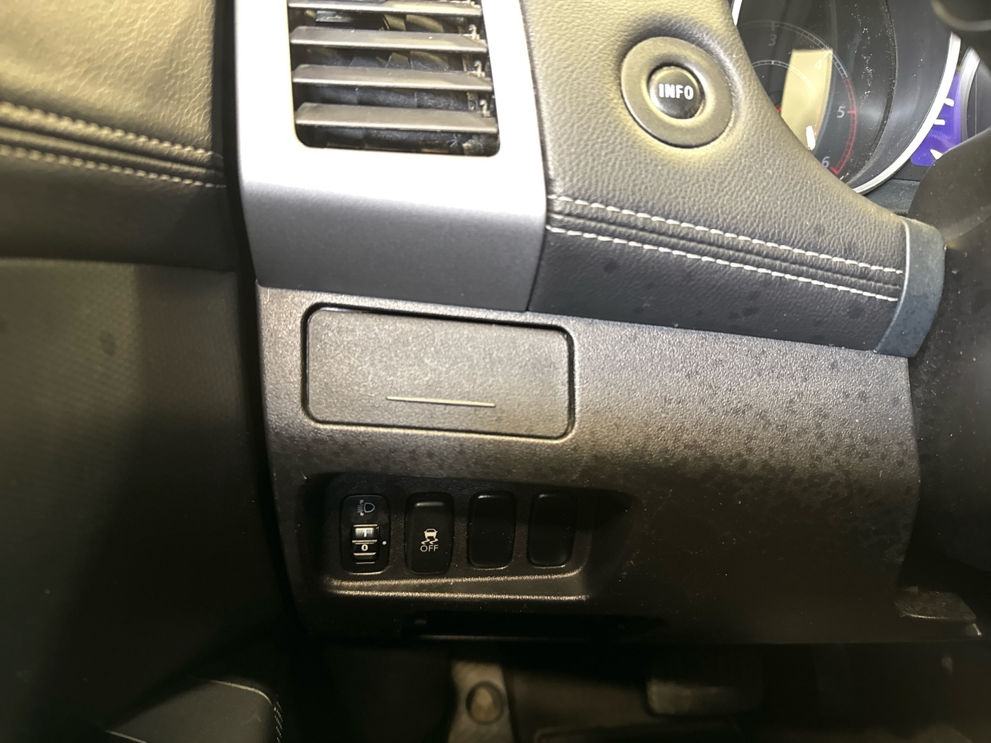 MITSUBISHI Outlander 2012