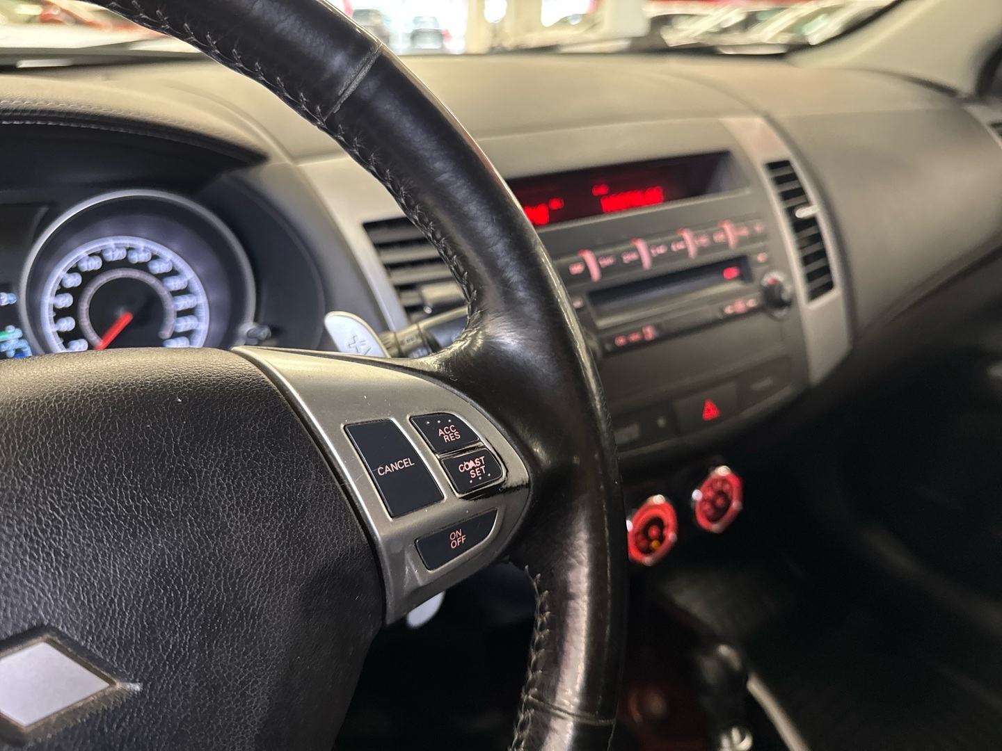 MITSUBISHI Outlander 2012