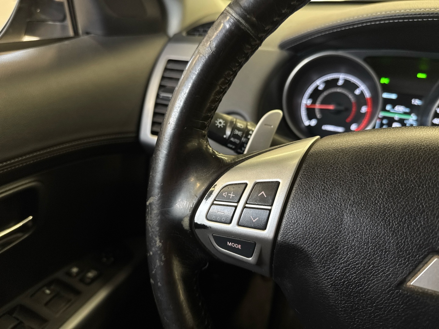 MITSUBISHI Outlander 2012